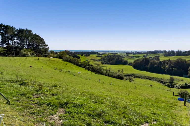 Photo of property in 805 Richmond Road, Lepperton, New Plymouth, 4373