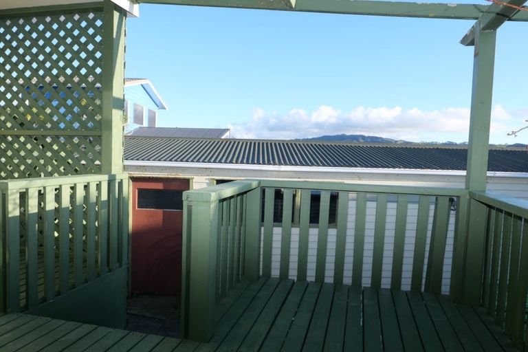 Photo of property in 115 Gloaming Hill, Titahi Bay, Porirua, 5022