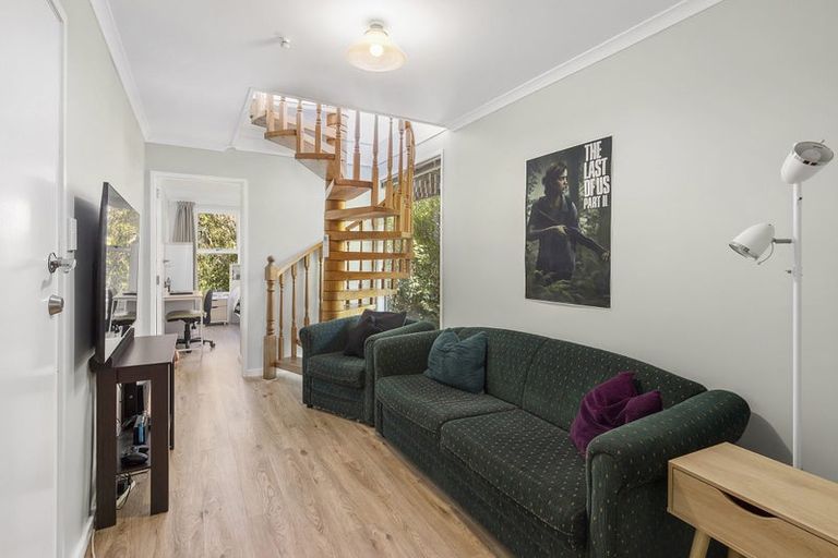 Photo of property in 2 Corlett Road, Plimmerton, Porirua, 5026