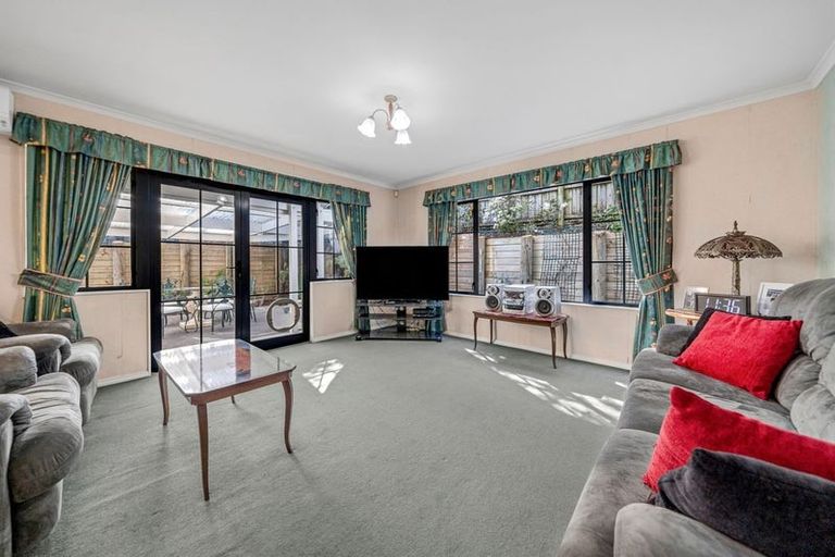 Photo of property in 5 Figtree Terrace, Goodwood Heights, Auckland, 2105