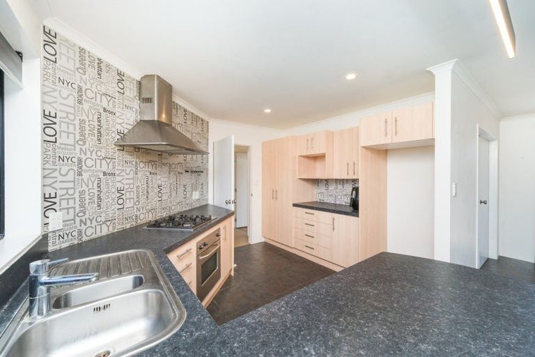 Photo of property in 15 Orlando Way, Kelvin Grove, Palmerston North, 4414