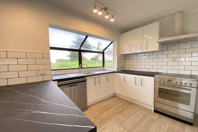 Photo of property in 212 Cambridge Road, Bethlehem, Tauranga, 3110