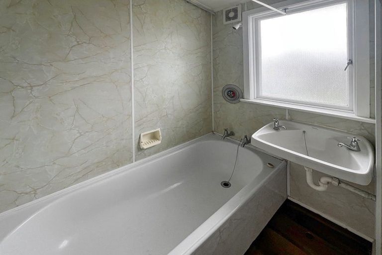 Photo of property in 26-32 Devon Crescent, Bulls, 4818