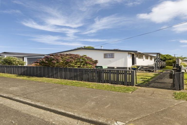 Photo of property in 14 Walsh Road, Westown, New Plymouth, 4310