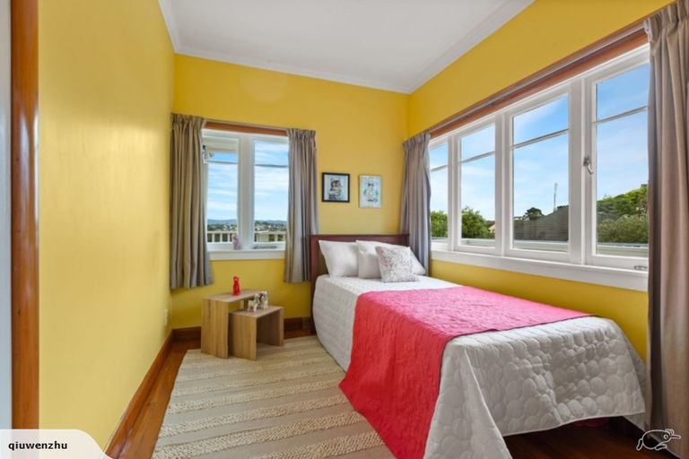 Photo of property in 1 Rubens Lane, West Harbour, Auckland, 0618