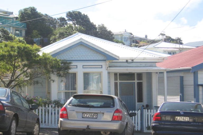 Photo of property in 18 Todman Street, Brooklyn, Wellington, 6021