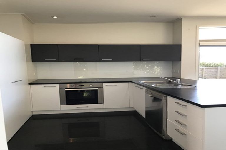 Photo of property in 32a Norcross Avenue, Henderson, Auckland, 0612