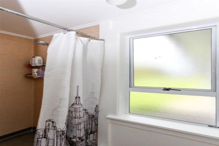 Photo of property in 18 Karaka Street, Merrilands, New Plymouth, 4312