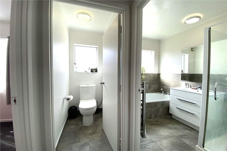 Photo of property in 7/15a Oates Road, Glen Eden, Auckland, 0602