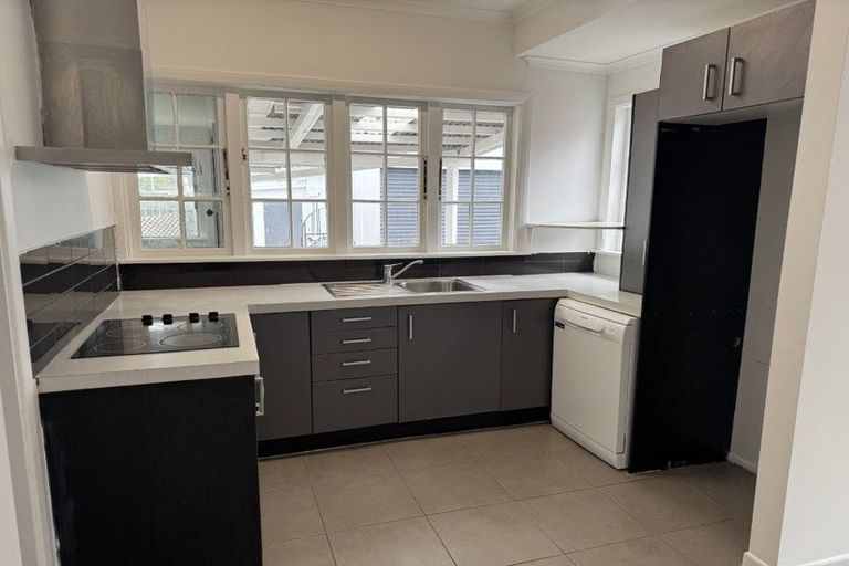 Photo of property in 8 Trevethick Grove, Woburn, Lower Hutt, 5010