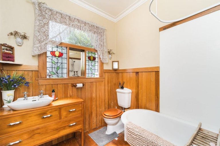 Photo of property in 61 Victoria Avenue, Palmerston North, 4410