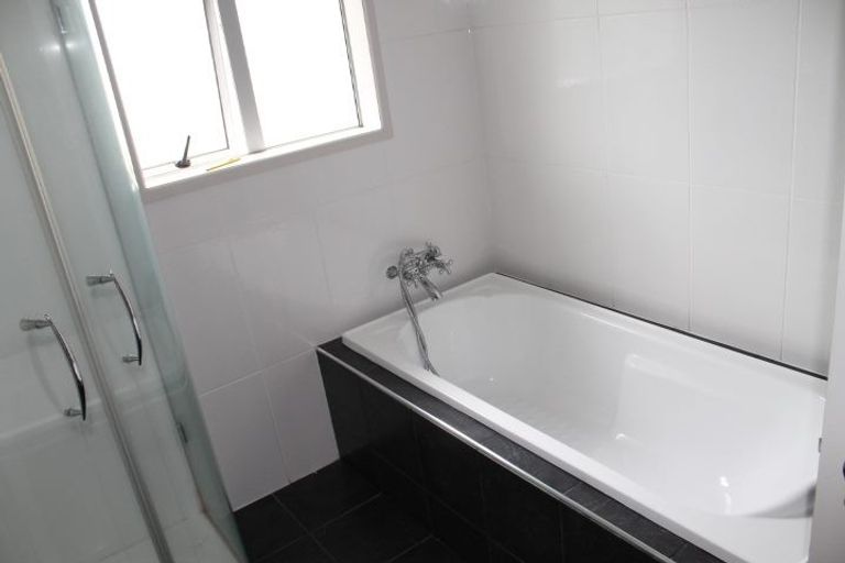 Photo of property in 92 Shakespeare Road, Milford, Auckland, 0620