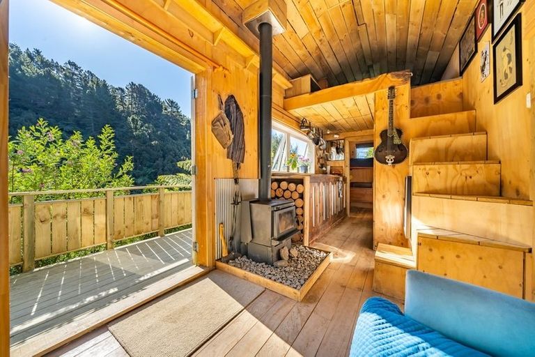 Photo of property in 159 Pinehaven Road, Pinehaven, Upper Hutt, 5019