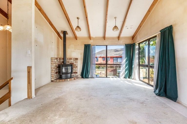 Photo of property in 1/3 Ceramco Place, Torbay, Auckland, 0630