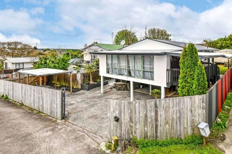 Photo of property in 2/10 Nearco Street, Randwick Park, Auckland, 2105