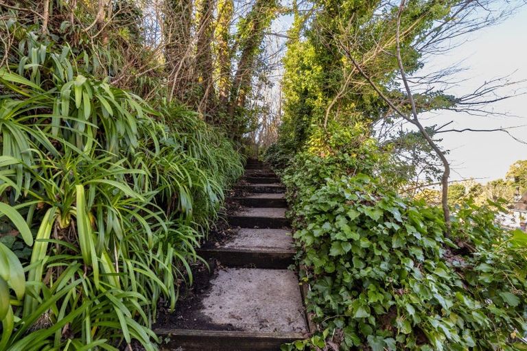 Photo of property in 19 Milton Road, Bluff Hill, Napier, 4110