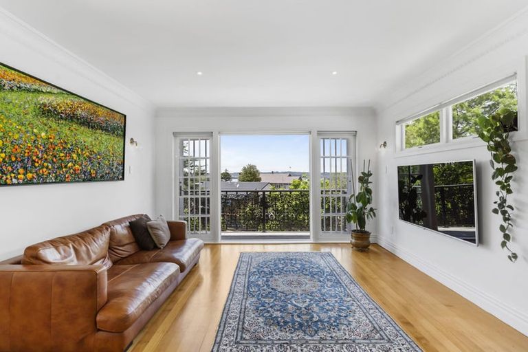 Photo of property in 16 Fenton Terrace, Cockle Bay, Auckland, 2014