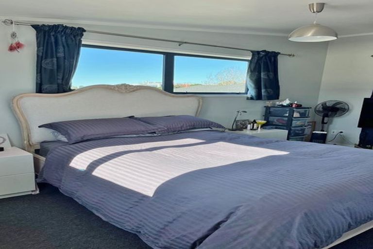 Photo of property in 16a Woodall Place, Totara Vale, Auckland, 0627