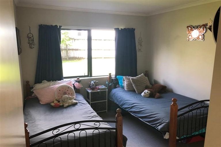 Photo of property in 12 Peachstone Lane, Henderson, Auckland, 0612