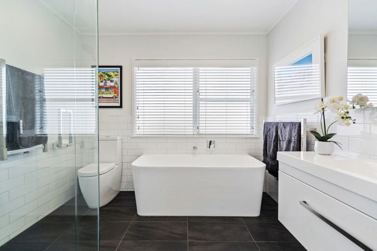 Photo of property in 3 Philip Place, Hillcrest, Auckland, 0627