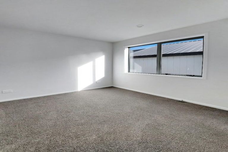 Photo of property in 34 Papai Lane, Massey, Auckland, 0614
