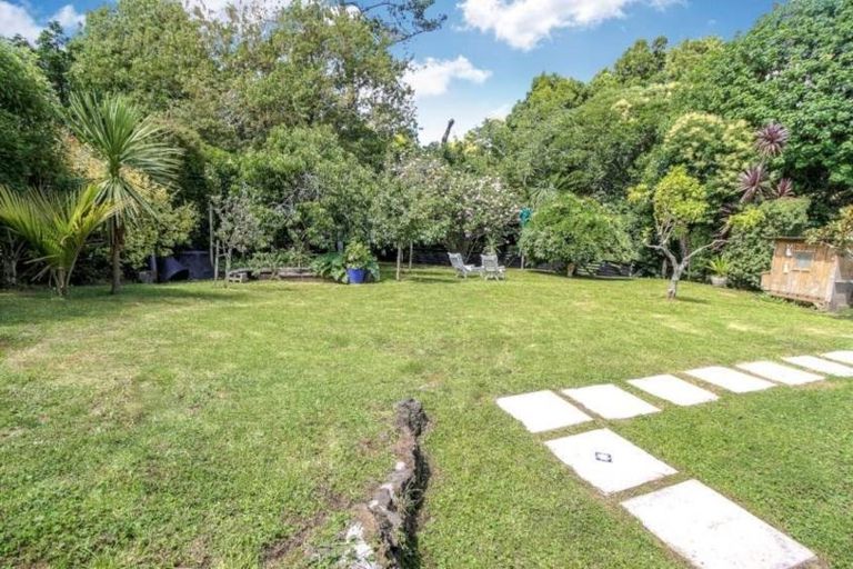 Photo of property in 182 Hutchinson Avenue, New Lynn, Auckland, 0600