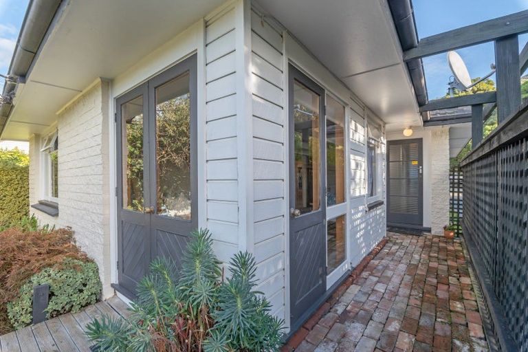 Photo of property in 1/32 Taupata Street, Redcliffs, Christchurch, 8081