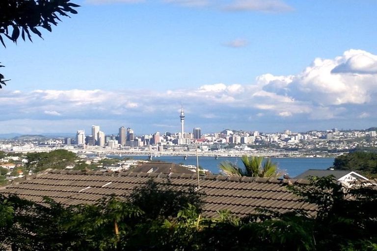 Photo of property in 2/104 Mokoia Road, Birkenhead, Auckland, 0626