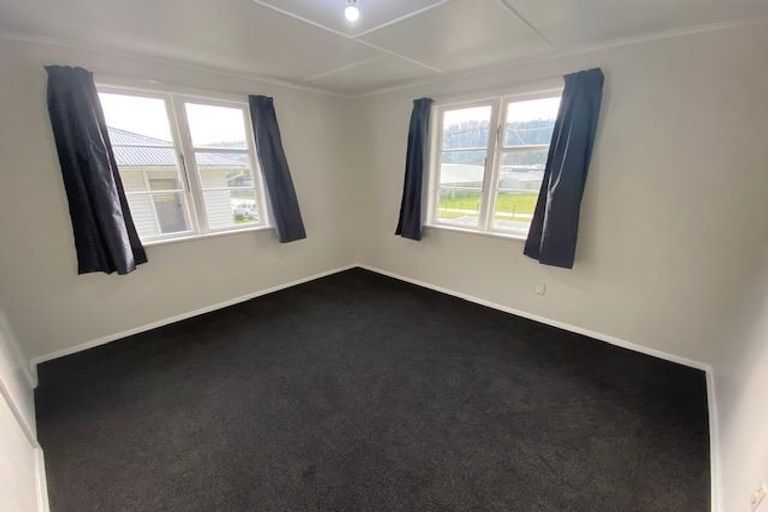 Photo of property in 204 George Street, Stokes Valley, Lower Hutt, 5019