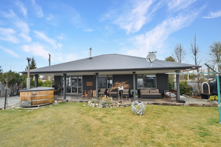 Photo of property in 19 Simons Street, Twizel, 7901