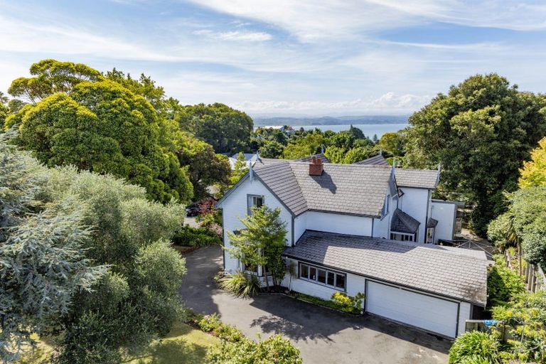 Photo of property in 43 Napier Terrace, Hospital Hill, Napier, 4110