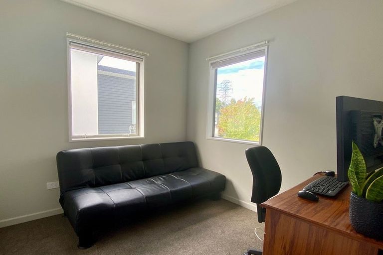 Photo of property in 38 Menin Gate Crescent, Broomfield, Christchurch, 8042