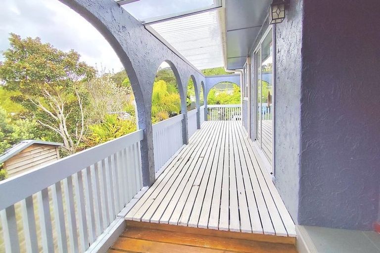 Photo of property in 29 Staincross Street, Green Bay, Auckland, 0604