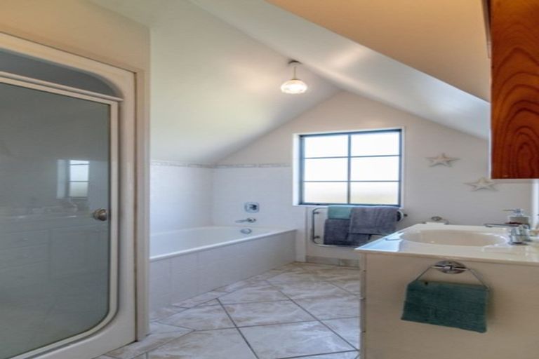 Photo of property in 22 Ranfurly Road, Alfriston, Auckland, 2105