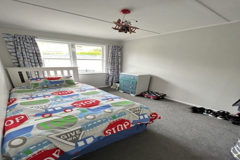 Photo of property in 11 Cara Crescent, Paparangi, Wellington, 6037