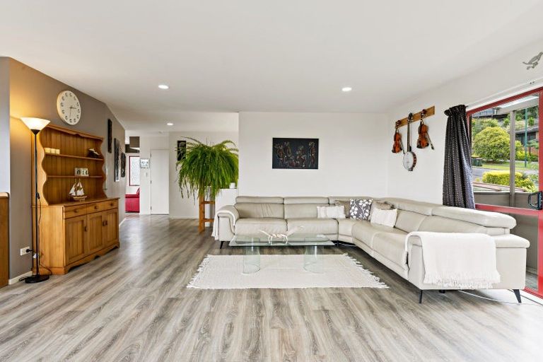 Photo of property in 70 Kate Sheppard Avenue, Torbay, Auckland, 0630