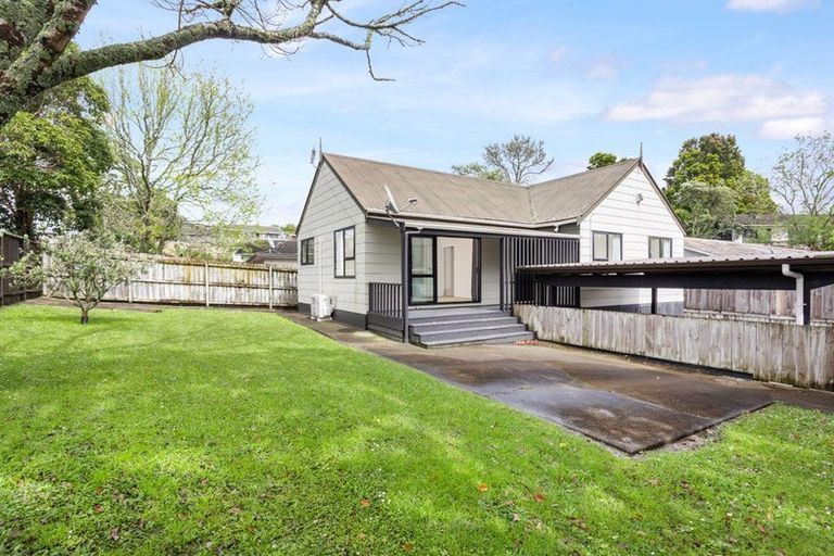 Photo of property in 2 Glucina Place, Glen Eden, Auckland, 0602