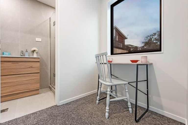 Photo of property in 4202e Great North Road, Glendene, Auckland, 0602