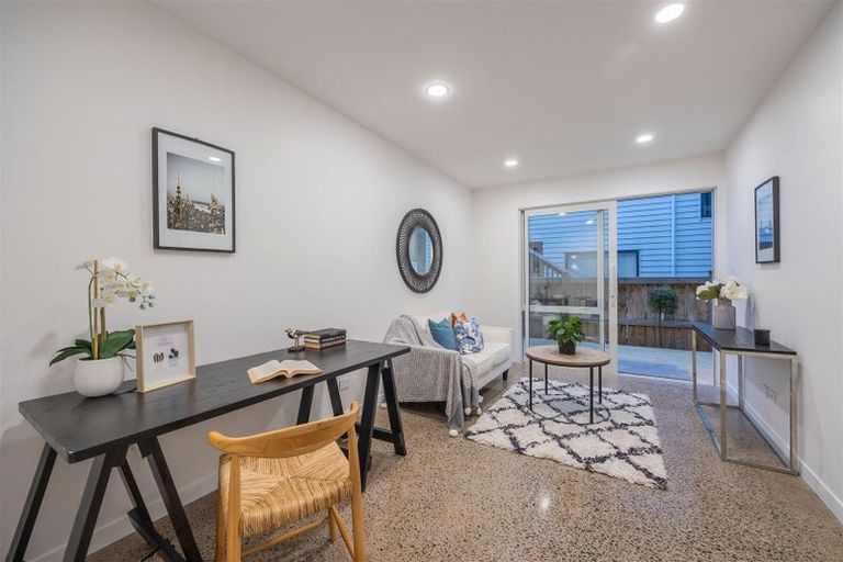 Photo of property in 2 Craigs Way, Hobsonville, Auckland, 0616