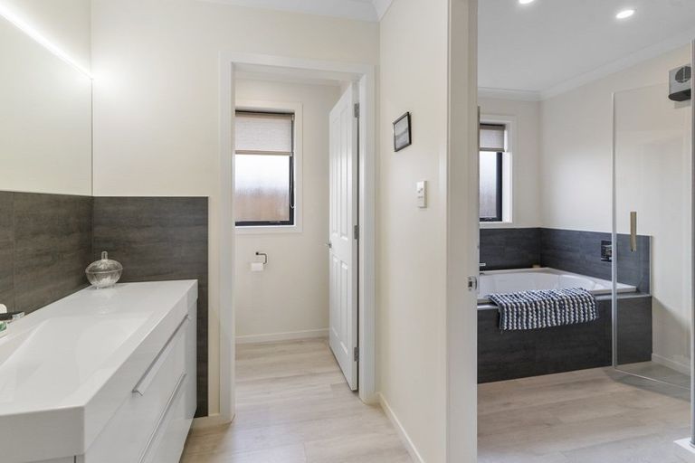 Photo of property in 18 Feist Street, Carterton, 5713