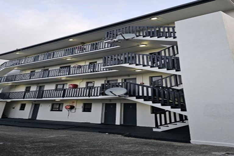 Photo of property in 4/52 Russell Terrace, Berhampore, Wellington, 6023