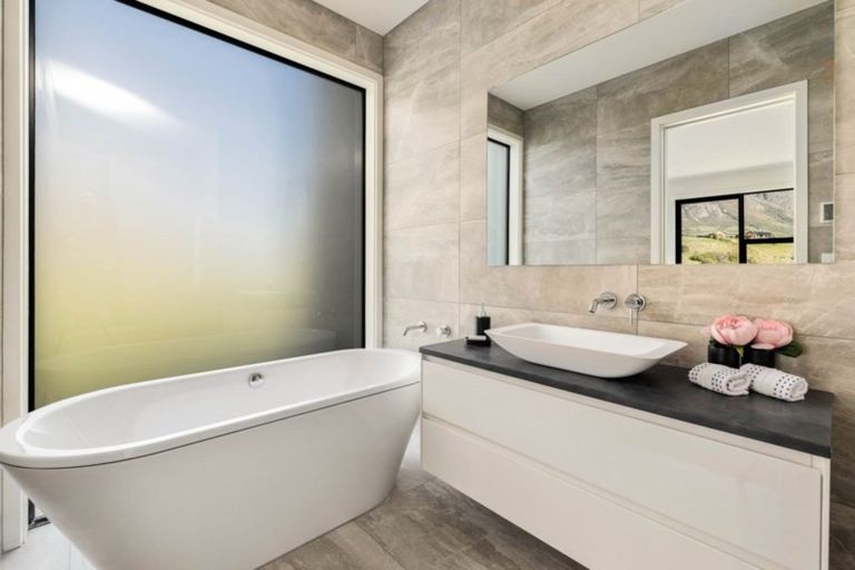 Photo of property in 12 Falconer Rise, Jacks Point, Queenstown, 9371