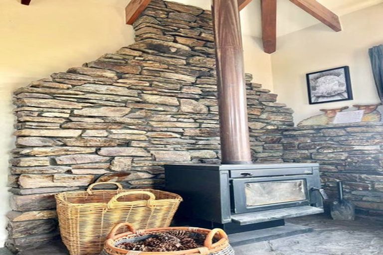 Photo of property in 1 Burnett Place, Lake Tekapo, 7999