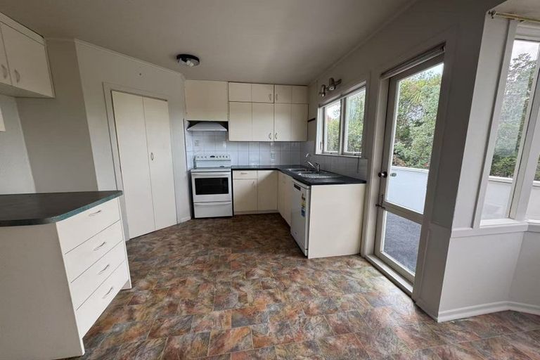 Photo of property in 5 Barker Rise, Northcross, Auckland, 0632