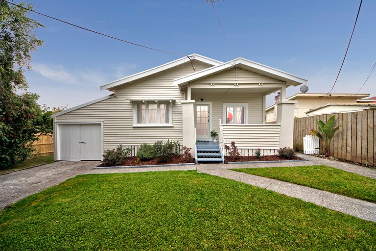 Photo of property in 53 Woodglen Road, Glen Eden, Auckland, 0602
