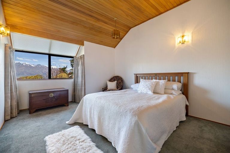 Photo of property in 9 Greenstone Place, Fernhill, Queenstown, 9300