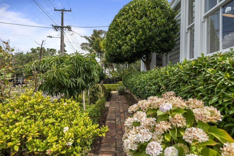 Photo of property in 74 Princes Street, Northcote Point, Auckland, 0627