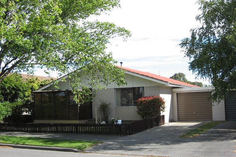 Photo of property in 2/2 Betula Place, Parklands, Christchurch, 8083