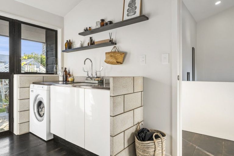 Photo of property in 16 Ranginui Road, Welcome Bay, Tauranga, 3112