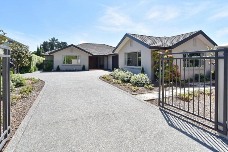 Photo of property in 142 Lake Terrace Road, Burwood, Christchurch, 8061